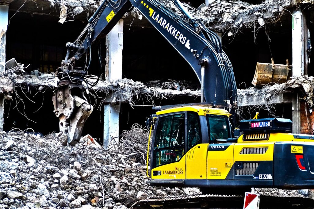 Full-Scale Demolition vs. Deconstruction: What's the Difference?